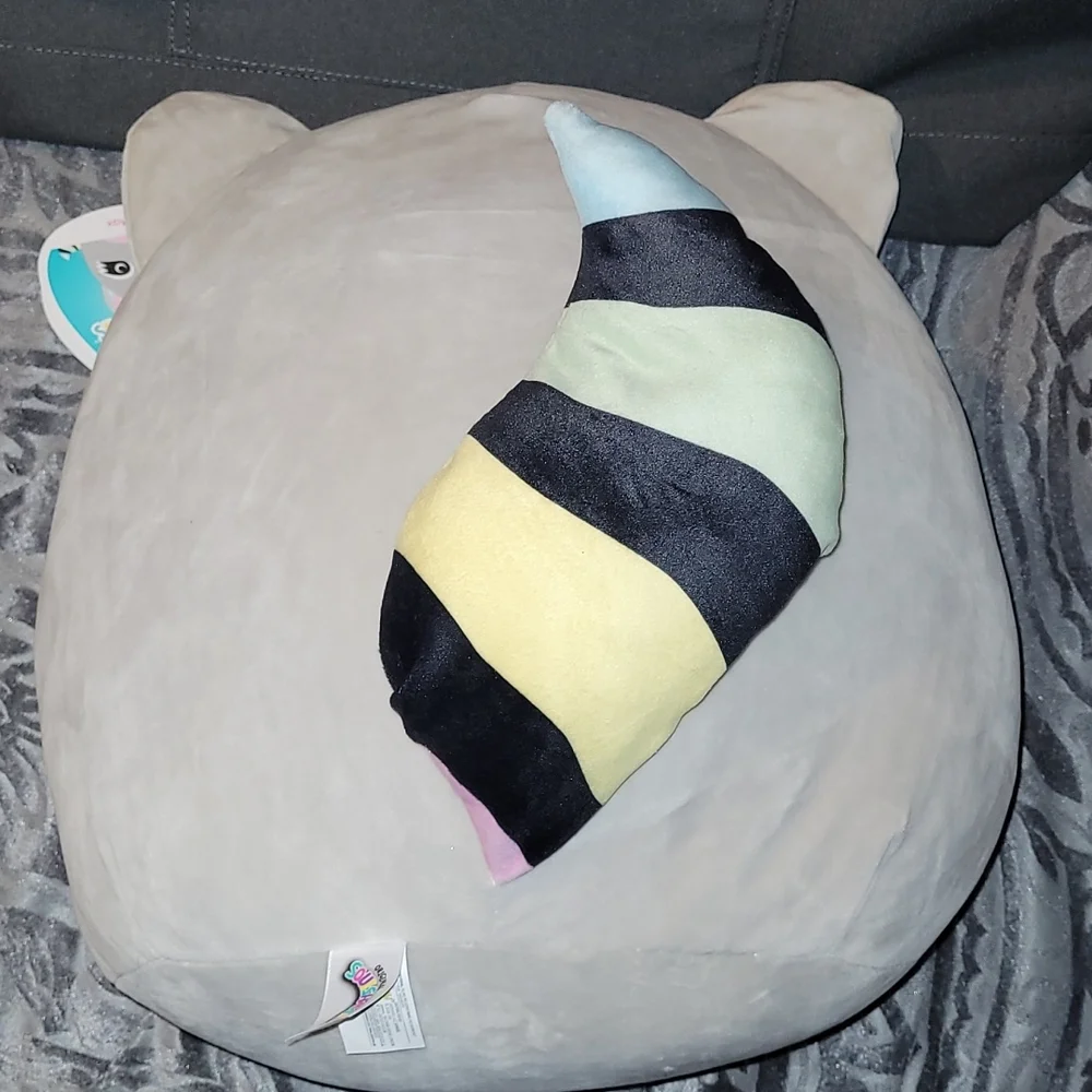 Squishmallow Raccoon Max 16 inches - Picture 3 of 6